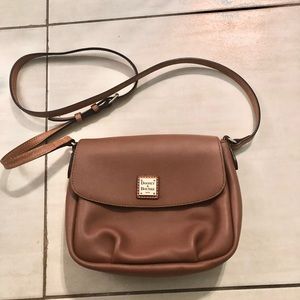 Dooney and Bourke crossbody bag!!